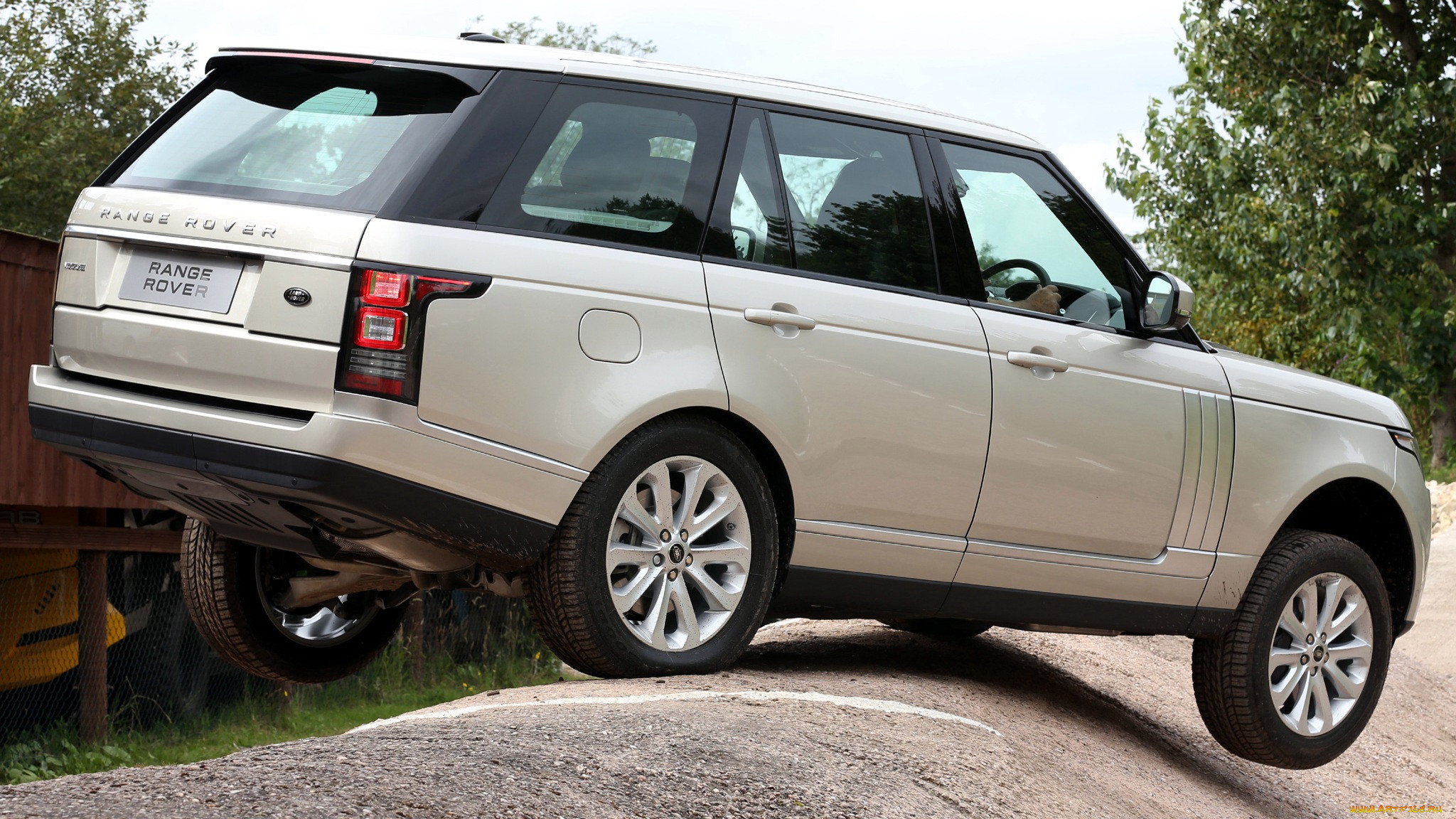 Range rover газ. Рендж Ровер Вог 2013. Лэнд Ровер Рэйндж Ровер воджу 2013. Land Rover Vogue 2.